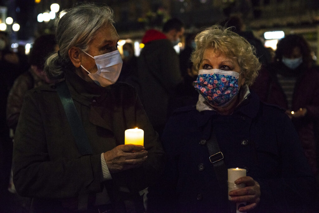 Unas 300 personas claman en silencio en Ciudad Real por el final de la guerra