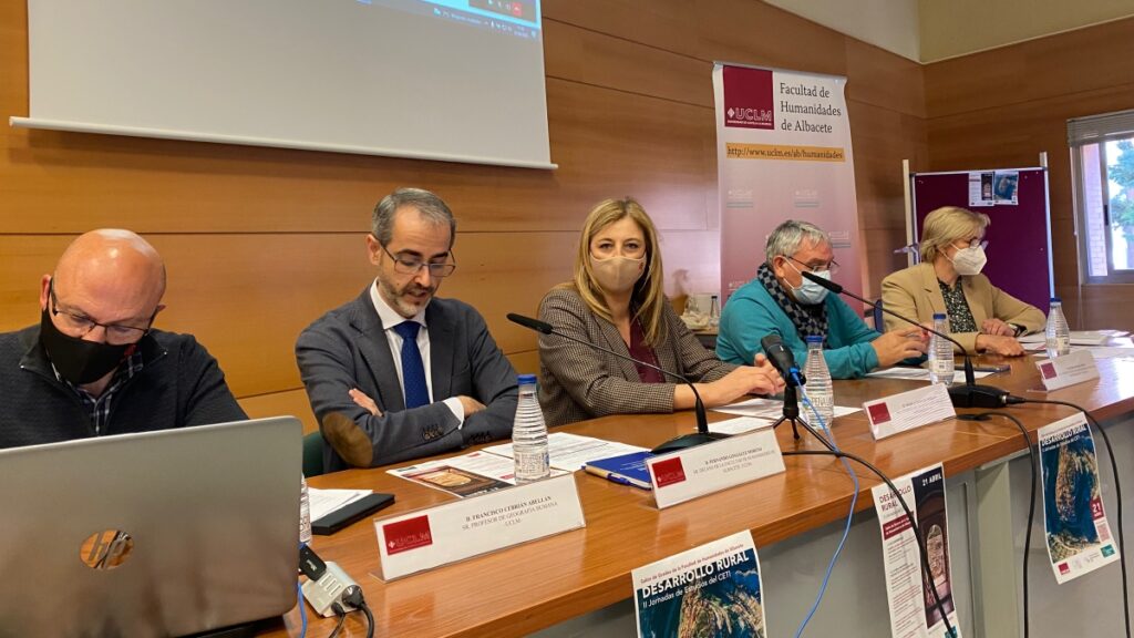 El Centro de Estudios Territoriales Iberoamericanos de la UCLM celebra el II Seminario de Investigación / UCLM