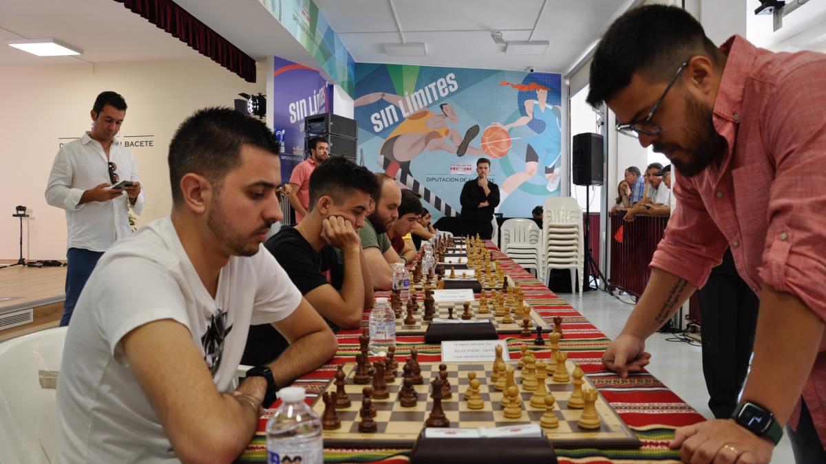 La Diputación de Albacete abre su stand al ajedrez con la presencia del campeón de España / Foto: Diputación Albacete