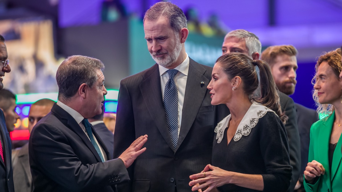 El presidente de Castilla-La Mancha, Emiliano García-Page, recibe en el stand de la región en la Feria Internacional de Turismo, FITUR, a los Reyes de España. (Fotos: D. Esteban González // JCCM)