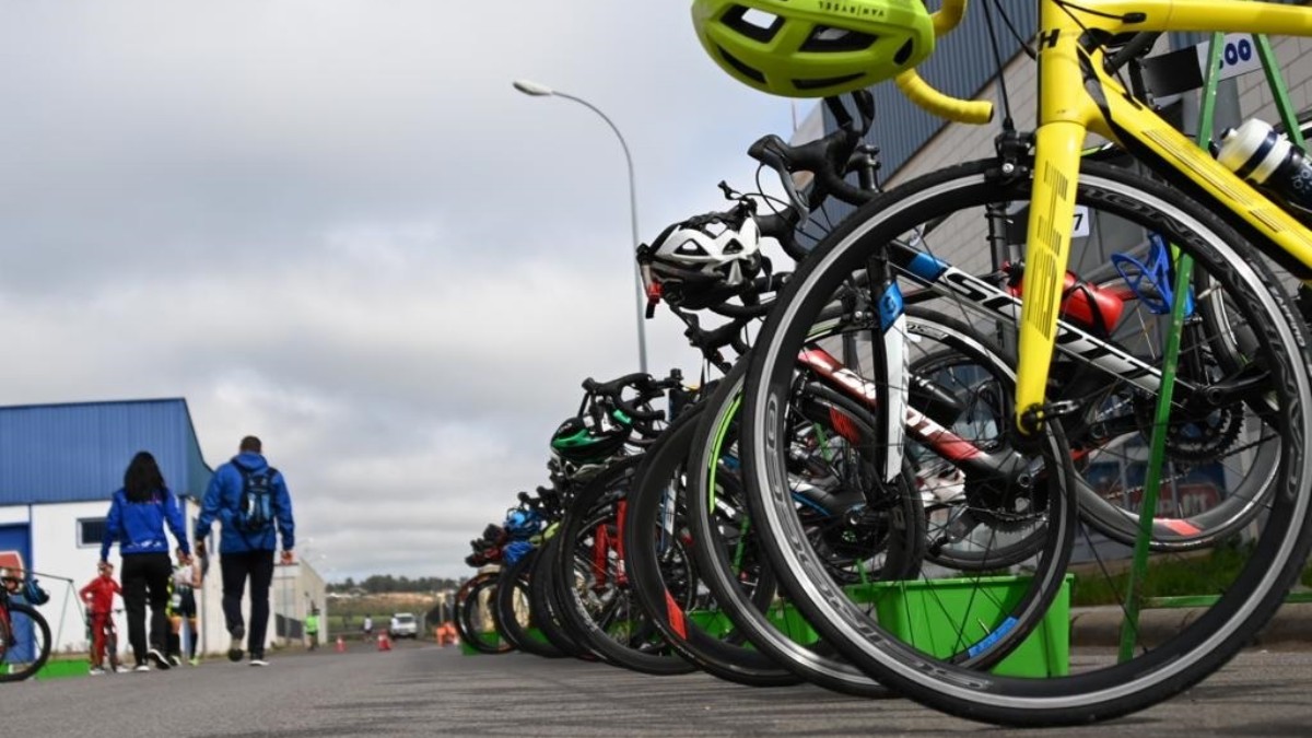 Bicicletas preparadas para un duatlon FEXTRI (Foto de ARCHIVO) 10/10/2023