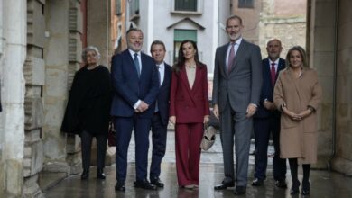 ´Foto de familia de las autoridades participantes en la inauguración del nuevo Hospital Universitario de Cuenca. EUROPA PRESS 19/12/2024