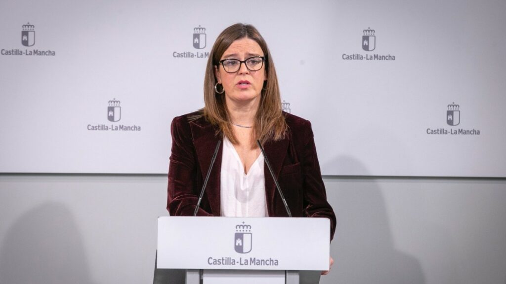 Toledo, 23 de diciembre de 2024.- La consejera Portavoz del Gobierno regional, Esther Padilla, y la consejera de Desarrollo Sostenible, Mercedes Gómez, han comparecido, en rueda de prensa en el Palacio de Fuensalida, para informar sobre los acuerdos adoptados por el Consejo de Gobierno. (Fotos: A. Pérez Herrera // JCCM)