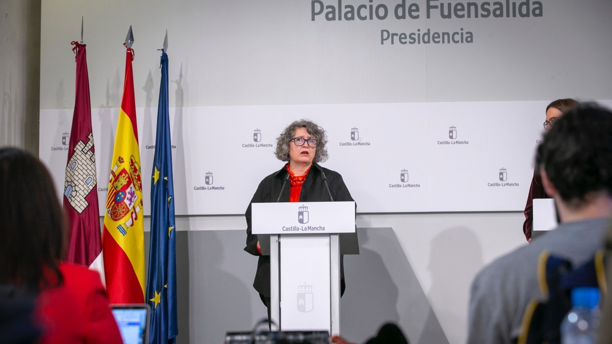 Toledo, 23 de diciembre de 2024.- La consejera Portavoz del Gobierno regional, Esther Padilla, y la consejera de Desarrollo Sostenible, Mercedes Gómez, han comparecido, en rueda de prensa en el Palacio de Fuensalida, para informar sobre los acuerdos adoptados por el Consejo de Gobierno. (Fotos: A. Pérez Herrera // JCCM)