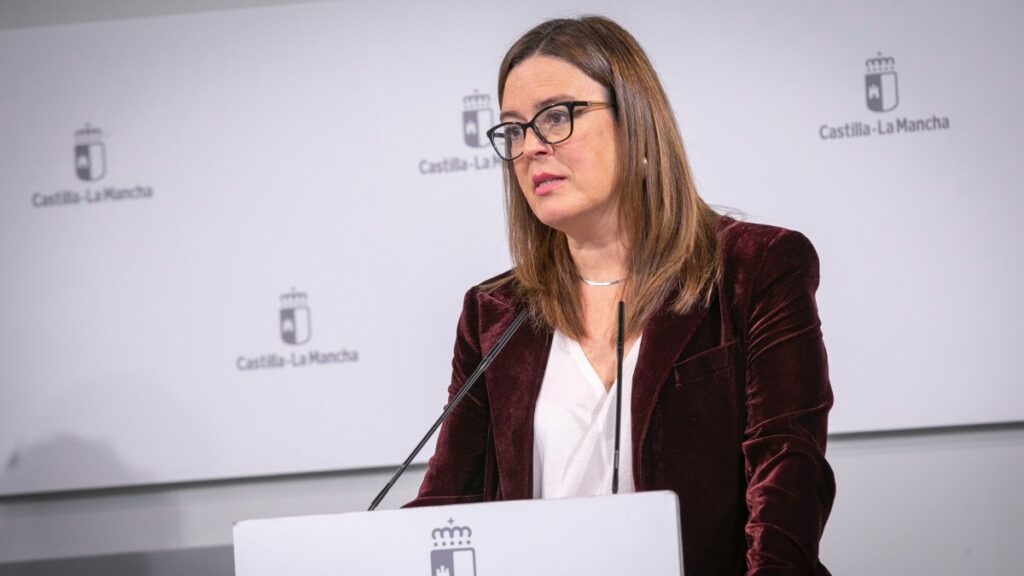 Toledo, 23 de diciembre de 2024.- La consejera Portavoz del Gobierno regional, Esther Padilla, y la consejera de Desarrollo Sostenible, Mercedes Gómez, han comparecido, en rueda de prensa en el Palacio de Fuensalida, para informar sobre los acuerdos adoptados por el Consejo de Gobierno. (Fotos: A. Pérez Herrera // JCCM)